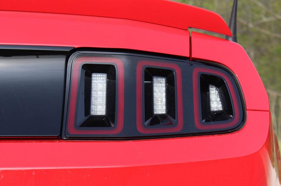  Ford Mustang GT Convertible 2013 года  (фото 55 из 65)